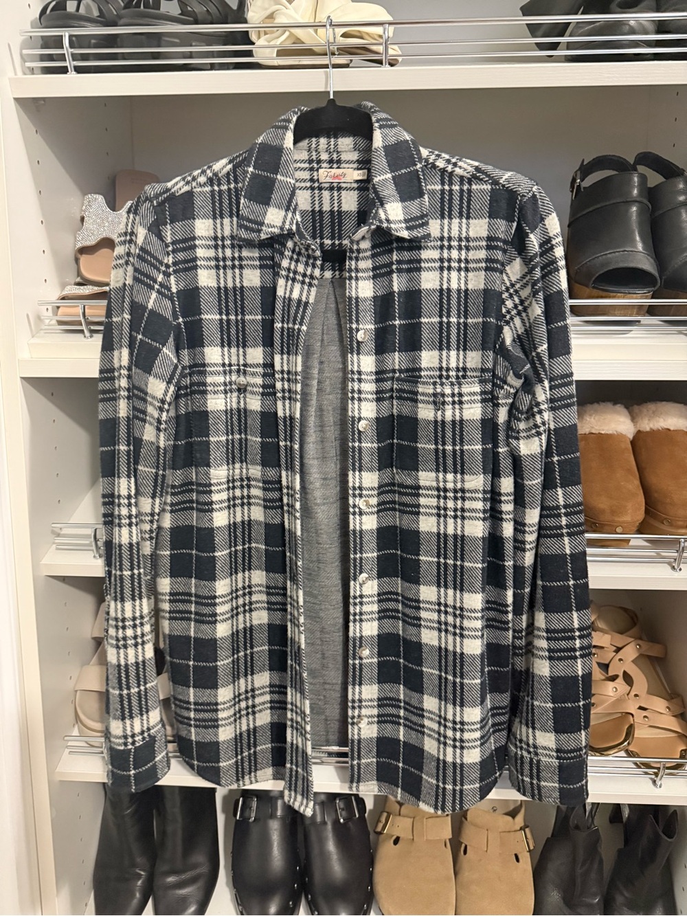Faherty Like New Black & White Plaid Button-Up Shirt